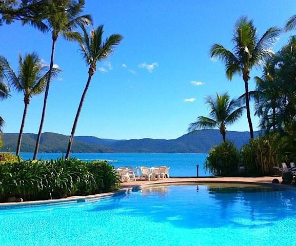 凝心聚力，再創(chuàng)輝煌---公司組織到溫泉假日酒店團(tuán)建活動(dòng)